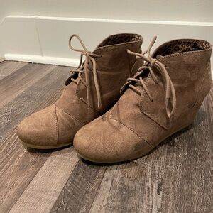 Women’s Brown Suede Wedges
